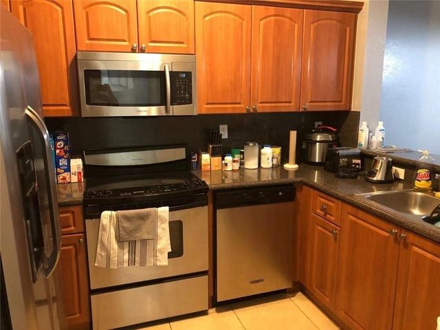 7060 NW 177th Street 103, Hialeah, FL 33015