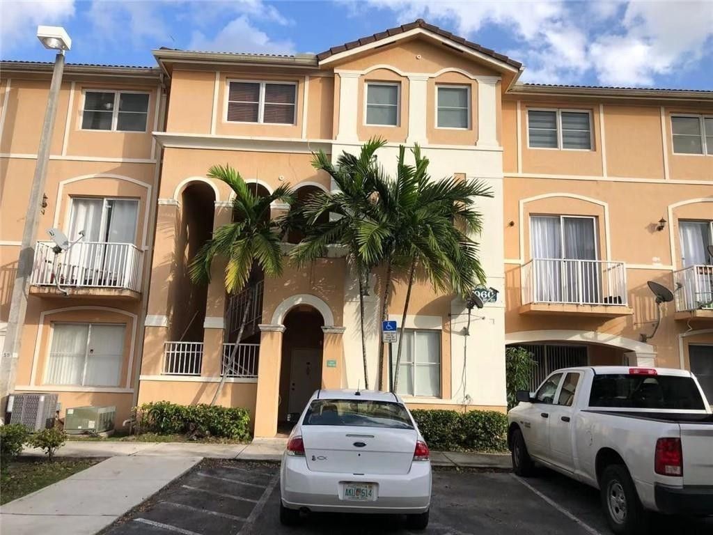 7060 NW 177th Street 103, Hialeah, FL 33015