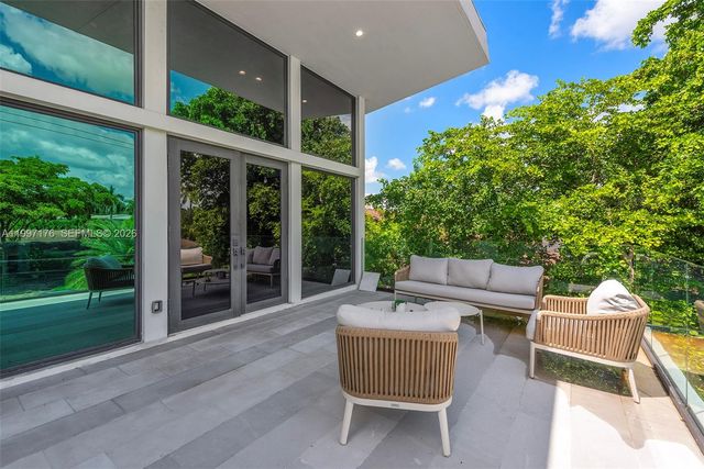 521 Holiday Drive, Hallandale Beach, FL 33009