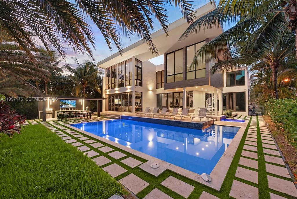 521 Holiday Drive, Hallandale Beach, FL 33009