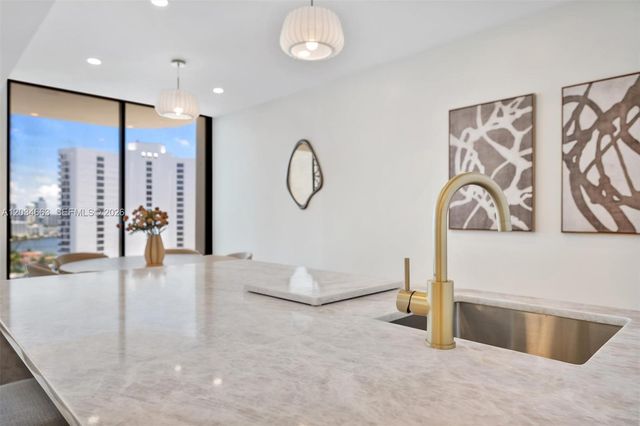 19355 Turnberry Way 19F, Aventura, FL 33180
