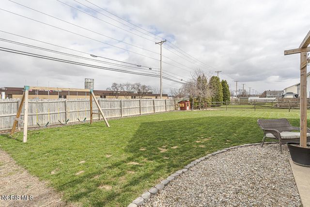 1118 Sandpiper Lane, Bowling Green, OH 43402