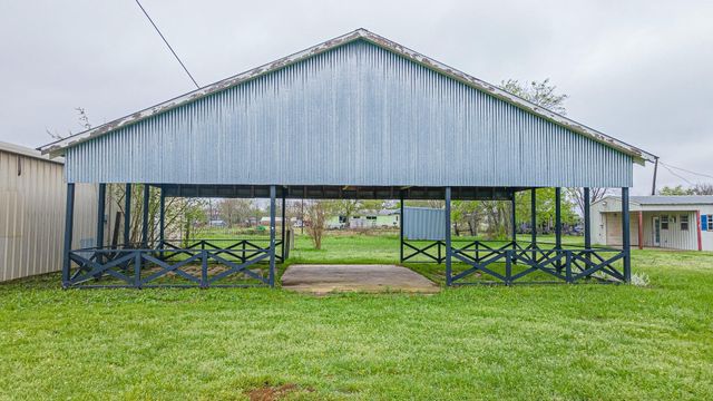 447 N Commerce, Marquez, TX 77865