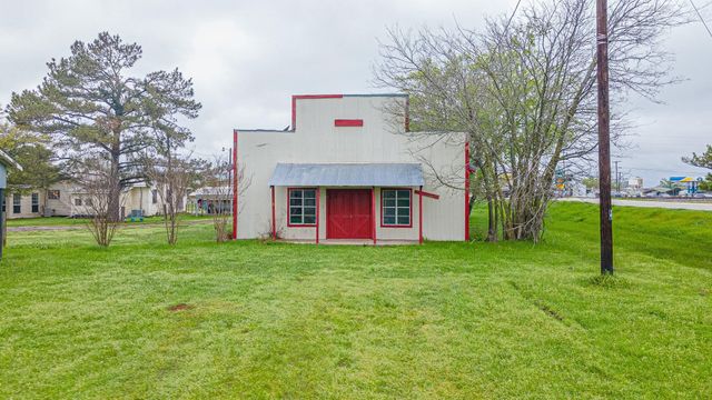 447 N Commerce, Marquez, TX 77865