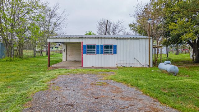 447 N Commerce, Marquez, TX 77865