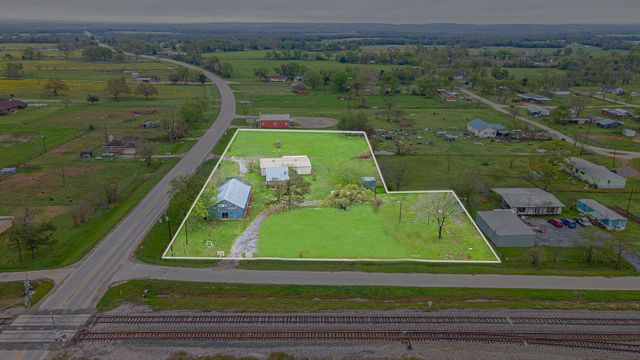447 N Commerce, Marquez, TX 77865