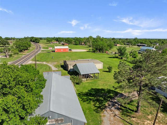 447 N Commerce, Marquez, TX 77865