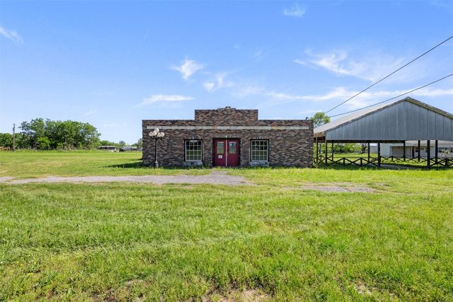 447 N Commerce, Marquez, TX 77865