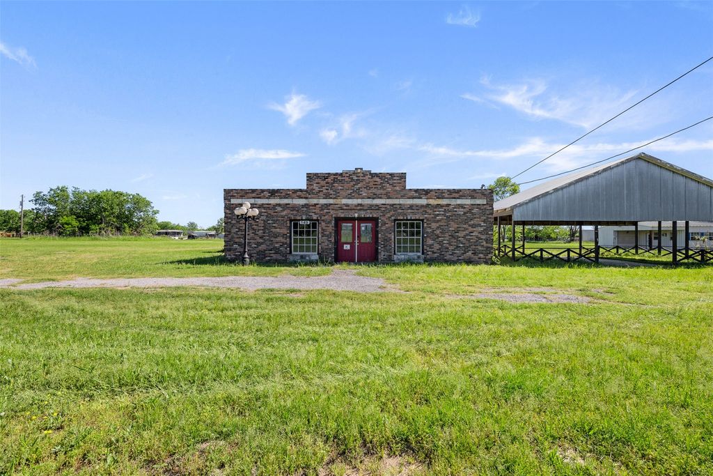 447 N Commerce, Marquez, TX 77865