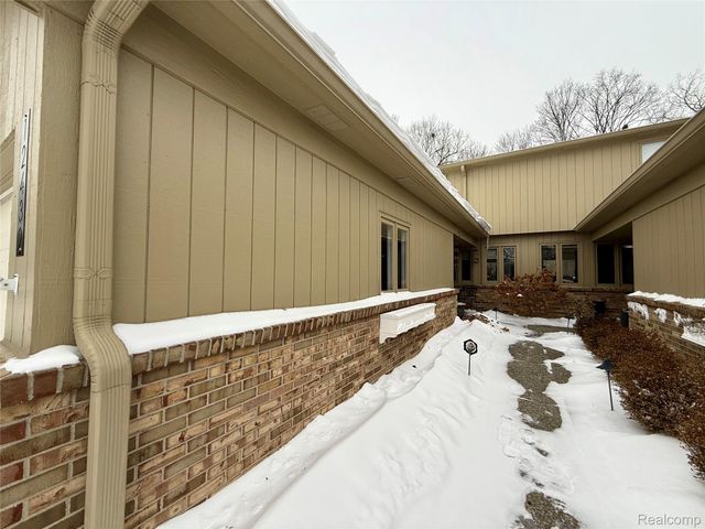 12432 Pinecrest Drive 28, Plymouth Charter Township, MI 48170