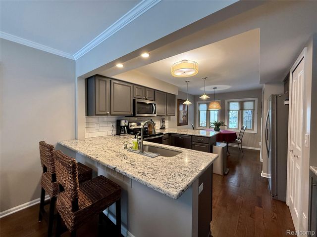 12432 Pinecrest Drive 28, Plymouth Charter Township, MI 48170