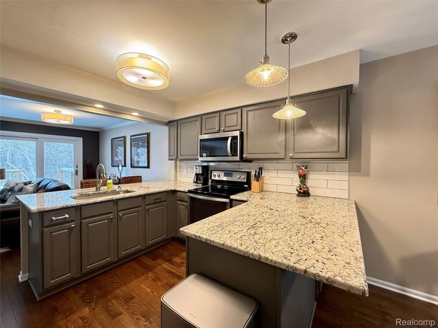 12432 Pinecrest Drive 28, Plymouth Charter Township, MI 48170