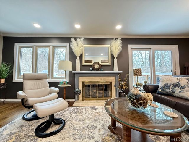 12432 Pinecrest Drive 28, Plymouth Charter Township, MI 48170