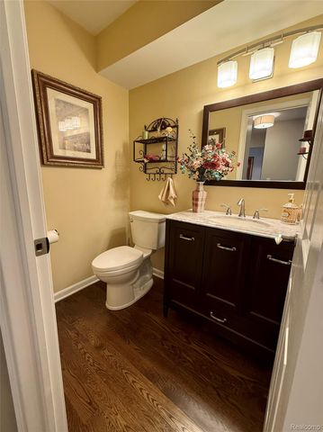 12432 Pinecrest Drive 28, Plymouth Charter Township, MI 48170