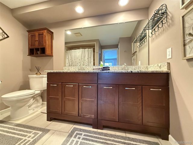 12432 Pinecrest Drive 28, Plymouth Charter Township, MI 48170