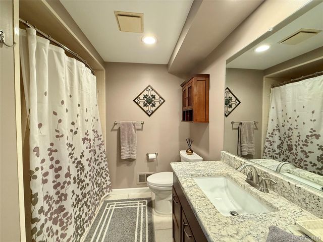 12432 Pinecrest Drive 28, Plymouth Charter Township, MI 48170