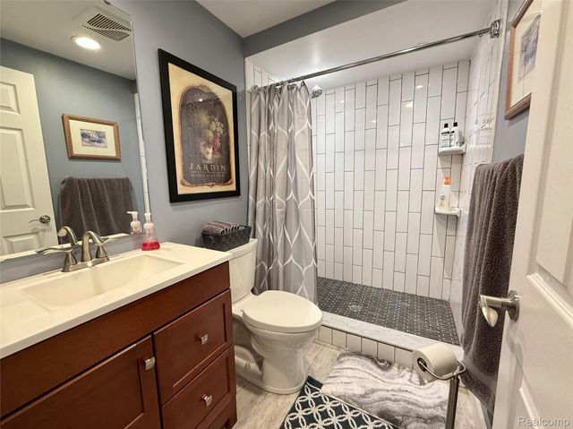 12432 Pinecrest Drive 28, Plymouth Charter Township, MI 48170