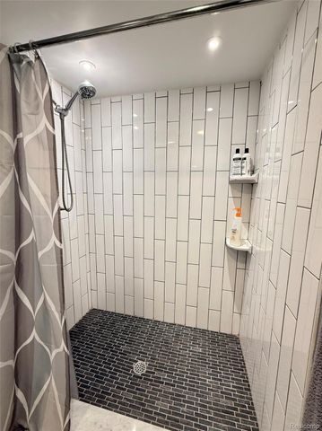 12432 Pinecrest Drive 28, Plymouth Charter Township, MI 48170