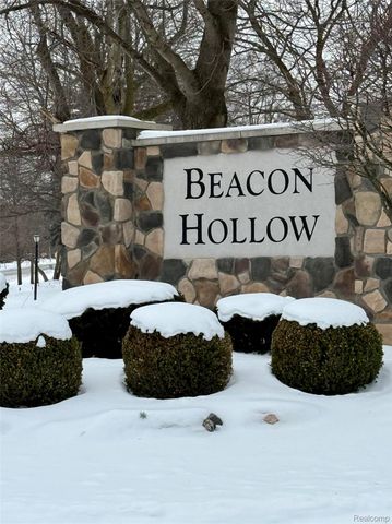 12432 Pinecrest Drive 28, Plymouth Charter Township, MI 48170