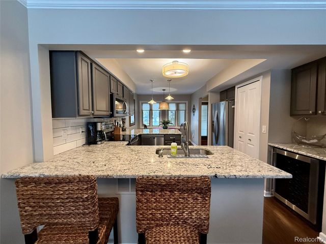 12432 Pinecrest Drive 28, Plymouth Charter Township, MI 48170