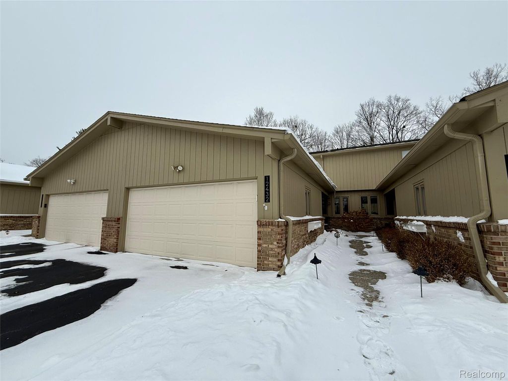 12432 Pinecrest Drive 28, Plymouth Charter Township, MI 48170