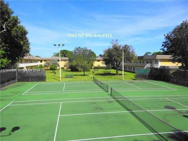 5156 NE 6th Ave 219, Oakland Park, FL 33334