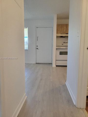 5156 NE 6th Ave 219, Oakland Park, FL 33334