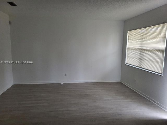 5156 NE 6th Ave 219, Oakland Park, FL 33334