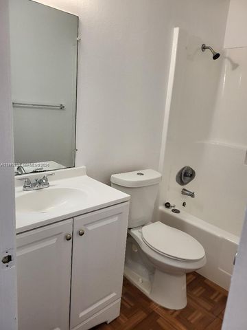 5156 NE 6th Ave 219, Oakland Park, FL 33334