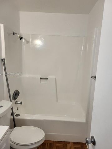 5156 NE 6th Ave 219, Oakland Park, FL 33334