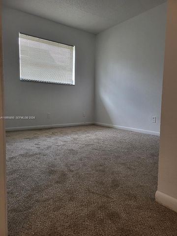 5156 NE 6th Ave 219, Oakland Park, FL 33334