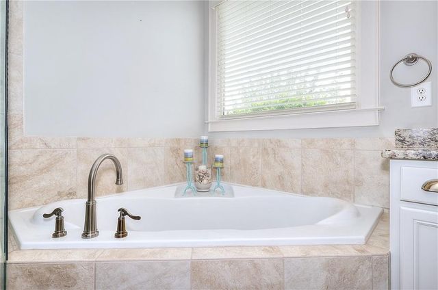 125 Hawthorn Way, Hoschton, GA 30548