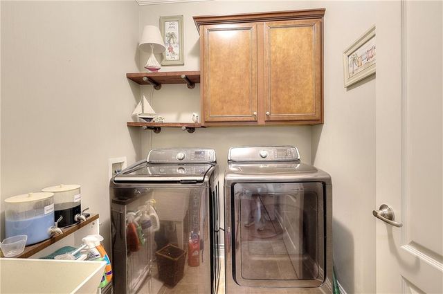 125 Hawthorn Way, Hoschton, GA 30548