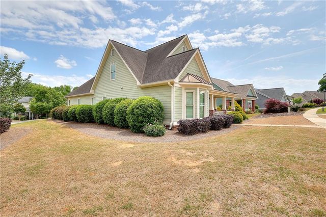 125 Hawthorn Way, Hoschton, GA 30548