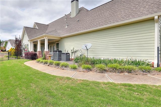 125 Hawthorn Way, Hoschton, GA 30548