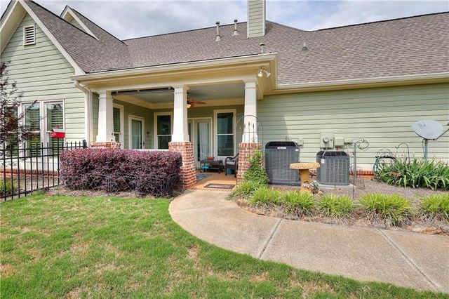 125 Hawthorn Way, Hoschton, GA 30548