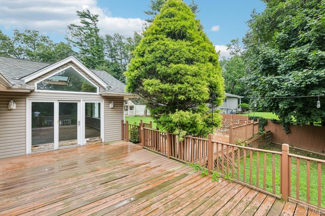 6 Winfield Drive, Sound Beach, NY 11789