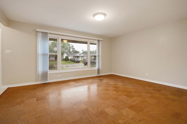 46 Avon Road, Elk Grove Village, IL 60007