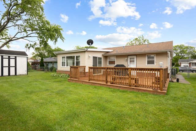 46 Avon Road, Elk Grove Village, IL 60007