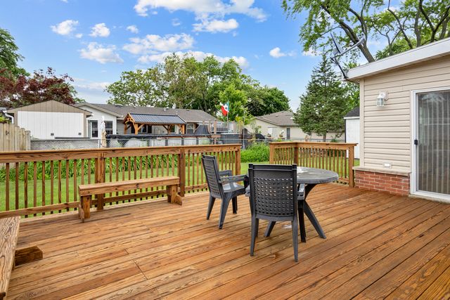 46 Avon Road, Elk Grove Village, IL 60007