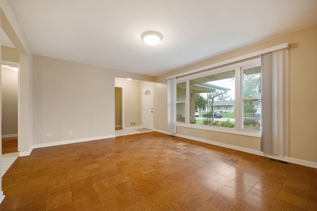 46 Avon Road, Elk Grove Village, IL 60007
