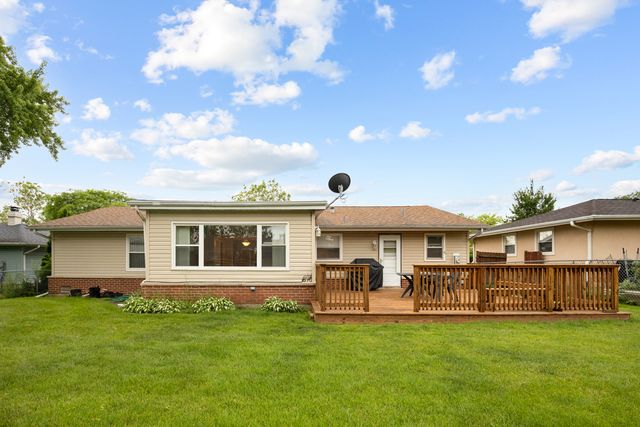 46 Avon Road, Elk Grove Village, IL 60007