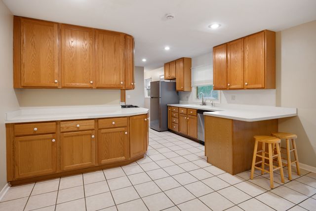 46 Avon Road, Elk Grove Village, IL 60007