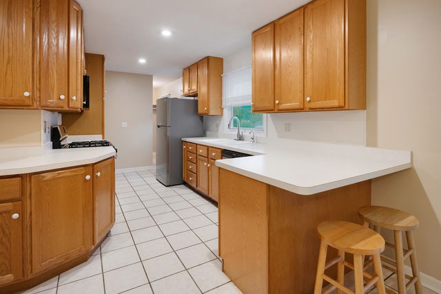 46 Avon Road, Elk Grove Village, IL 60007