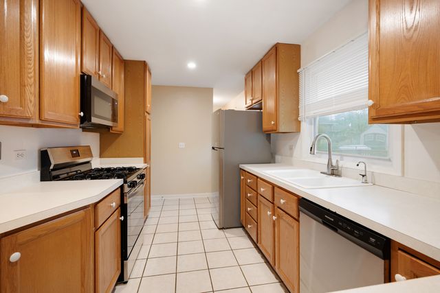 46 Avon Road, Elk Grove Village, IL 60007