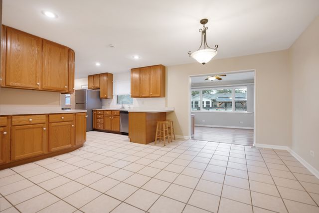 46 Avon Road, Elk Grove Village, IL 60007