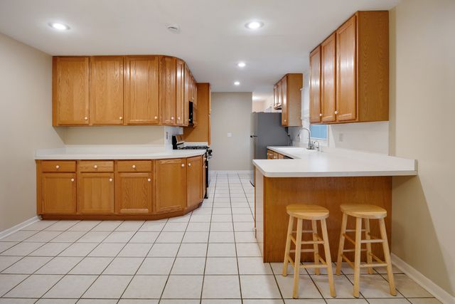 46 Avon Road, Elk Grove Village, IL 60007