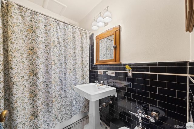 963 N Logan Street 2, Denver, CO 80203