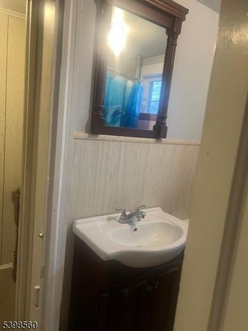 6 Chestnut St, Sussex Boro, NJ 07461