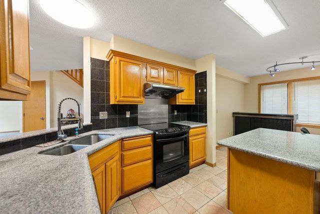 10695 53rd Avenue N, Plymouth, MN 55442